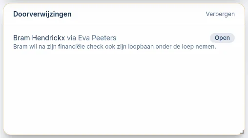 Het widget Doorverwijzingen met een doorverwezen klant en de status Geboekt